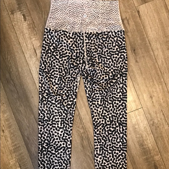 Lululemon High Rise Wunder Under - Picture 3 of 7